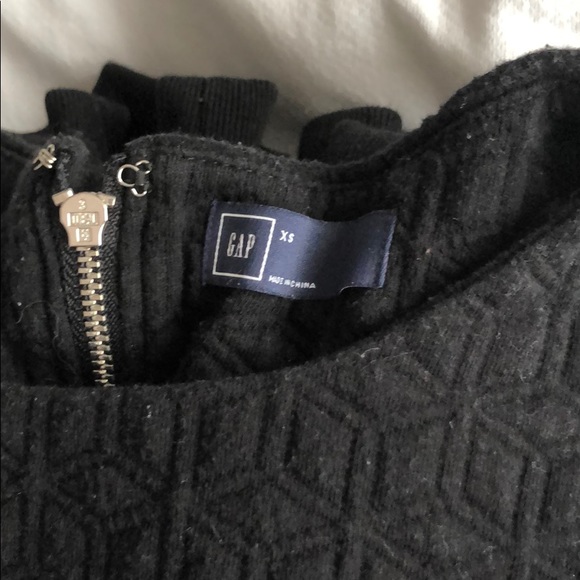 Gap black top - Picture 2 of 5